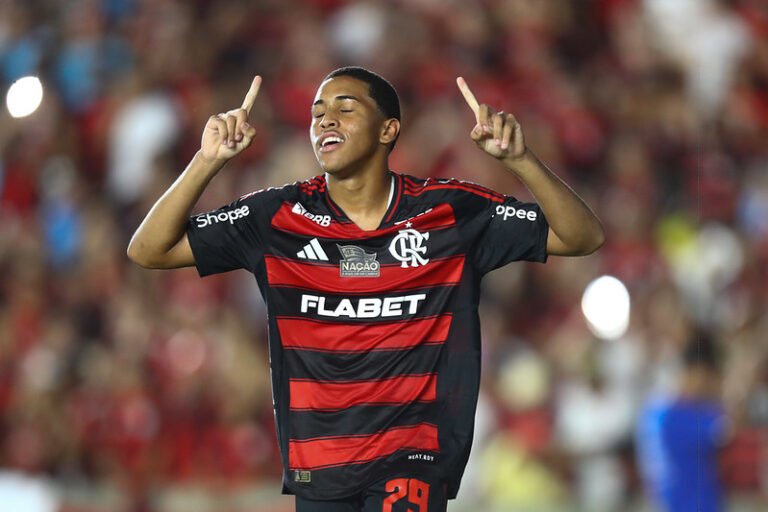 Flamengo acerta a renovação de contrato com jovens destaques da base