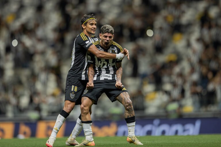 Com direito a golaço, Rubens festeja vitória e comemora retorno a Arena MRV