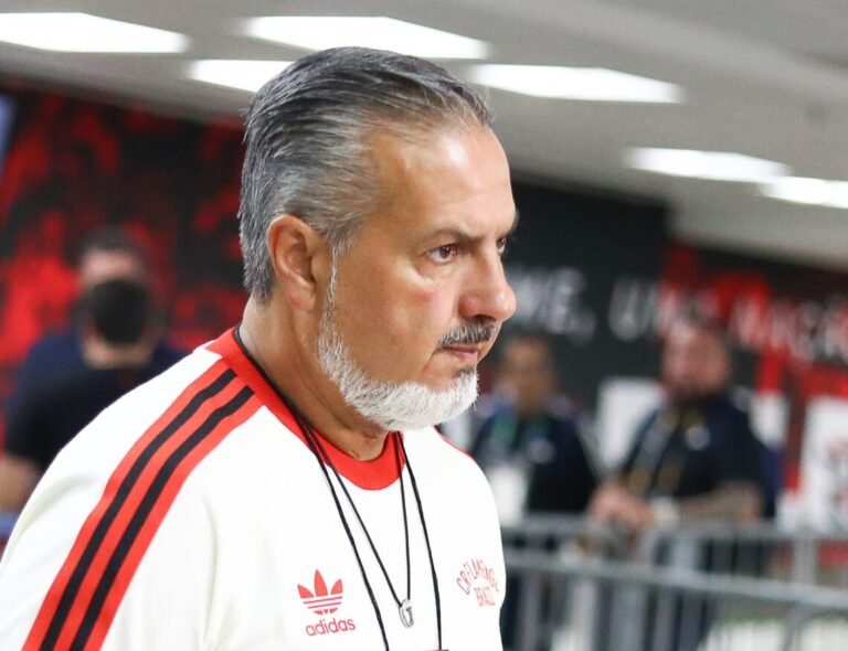 Tentativa de assalto a jogadores do Flamengo preocupa diretoria e pode afetar contratações