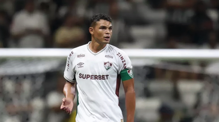 Thiago Silva vê time abaixo em derrota e fala sobre gramado sintético: “Não fez diferença”