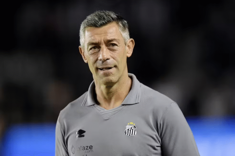 Caixinha aciona Santos na Fifa por multa rescisória; Peixe bate o pé