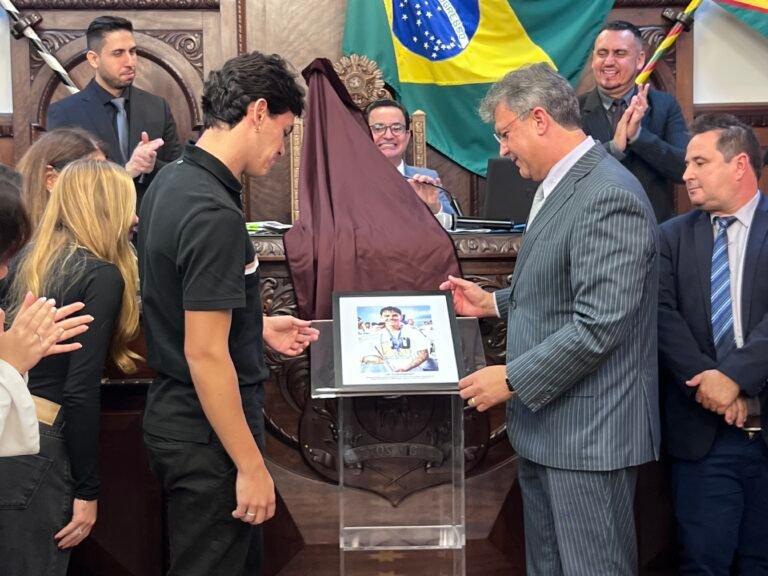 JP Chermont, do Santos, é homenageado na Câmara Municipal de Bauru