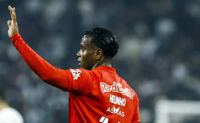 Com concorrência de clubes brasileiros, Santos faz sondagem por atacante do Toluca/MEX