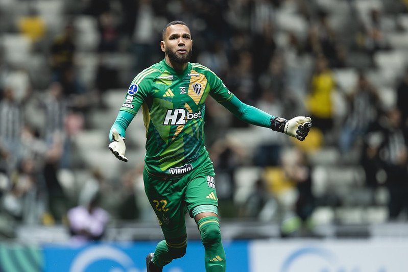 Everson fala sobre classificação heroica nos pênaltis e compara com disputa contra o Boca em 2021: “Foi um dia muito especial”