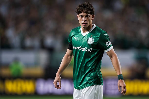 Milan sonda Agustín Giay, do Palmeiras