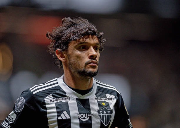 Gustavo Scarpa notifica Atlético-MG por salário atrasado e web pede volta ao Palmeiras