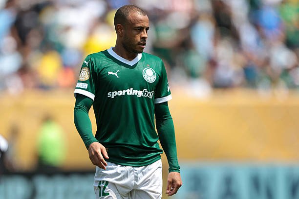Palmeiras define terceira opção na lateral-direita após saída de Mayke
