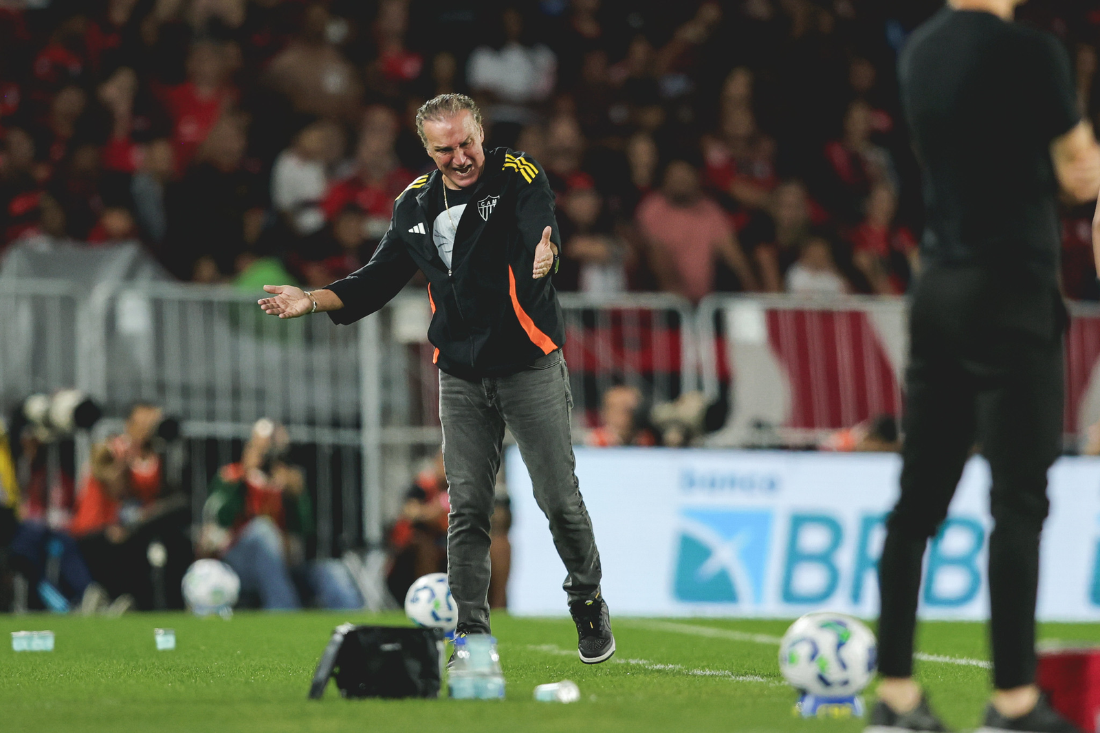 Cuca reflete sobre derrota para o Flamengo, lamenta oportunidades desperdiçadas e antecipa ajustes para a Copa do Brasil