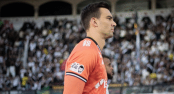 Vasco aponta lesão de Léo Jardim em lance em que ele foi expulso por suposta cera