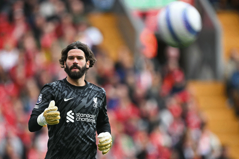 Por questões pessoais, Alisson é liberado de pré-temporada do Liverpool