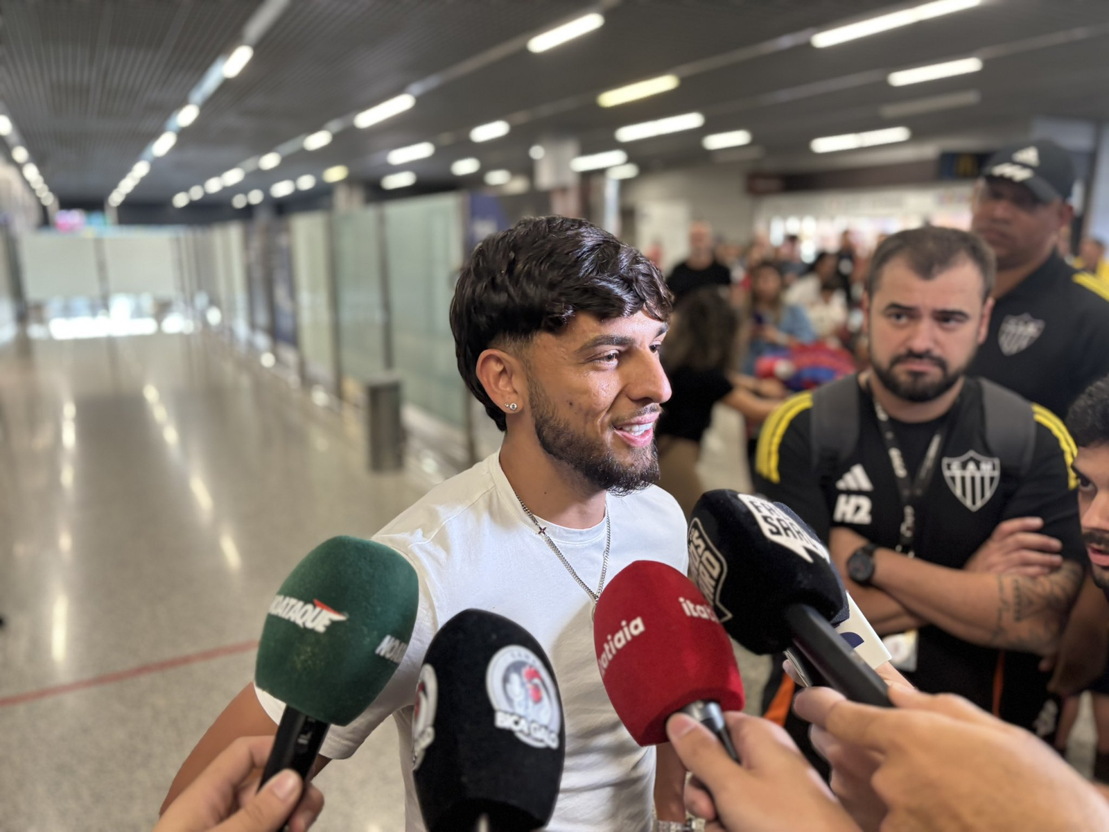 Novo reforço do Atlético, Biel chega a Belo Horizonte: “Foi muito fácil escolher o Galo”