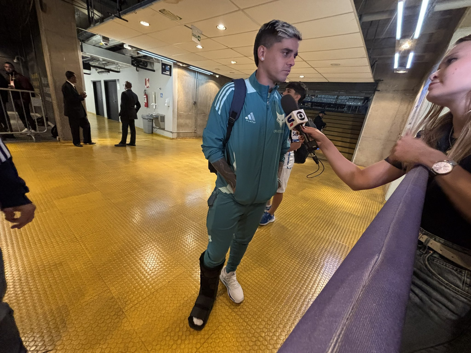 Fagner, do Cruzeiro, afirma que atacante do CRB disse que queria ter quebrado sua perna
