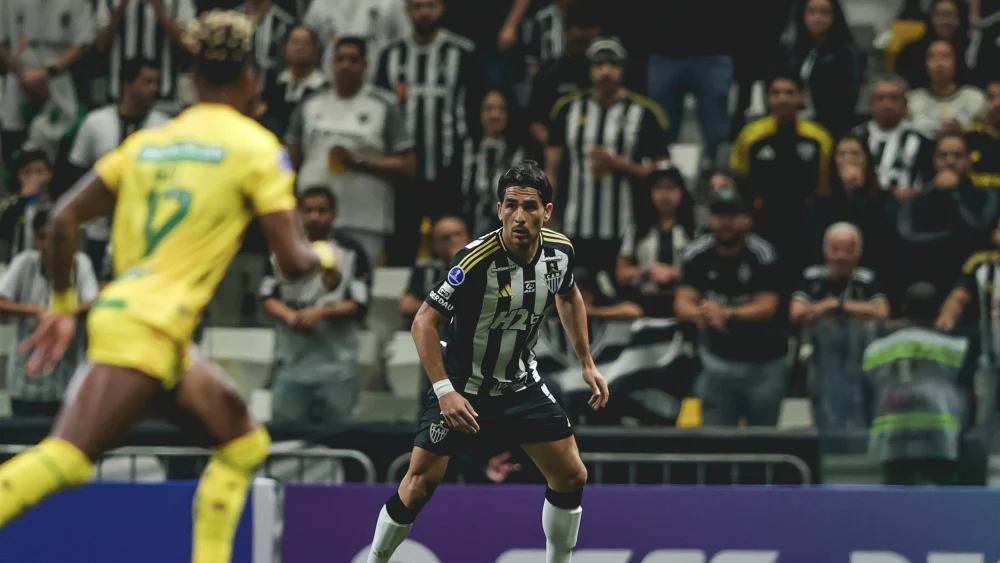 Alonso, do Atlético-MG, projeta confronto contra o Flamengo e minimiza favoritismo carioca