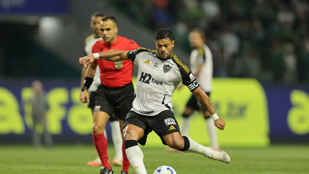 Hulk ultrapassa Messi e é o jogador com mais gols de falta desde 2021