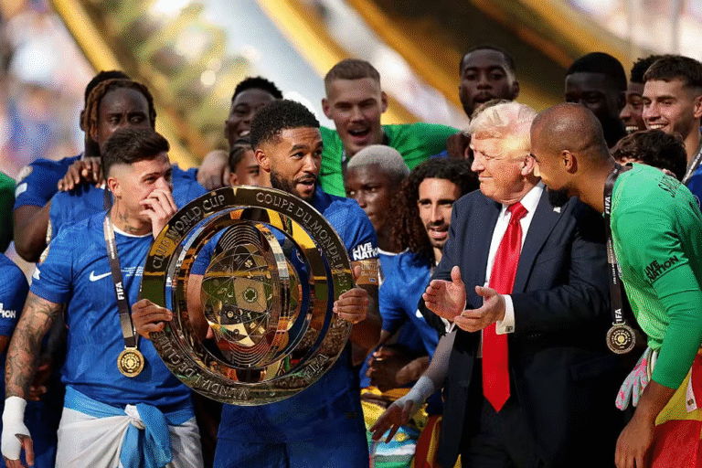 Cucurella, do Chelsea, relembra momento com Trump no Mundial: “Me cagando de medo”