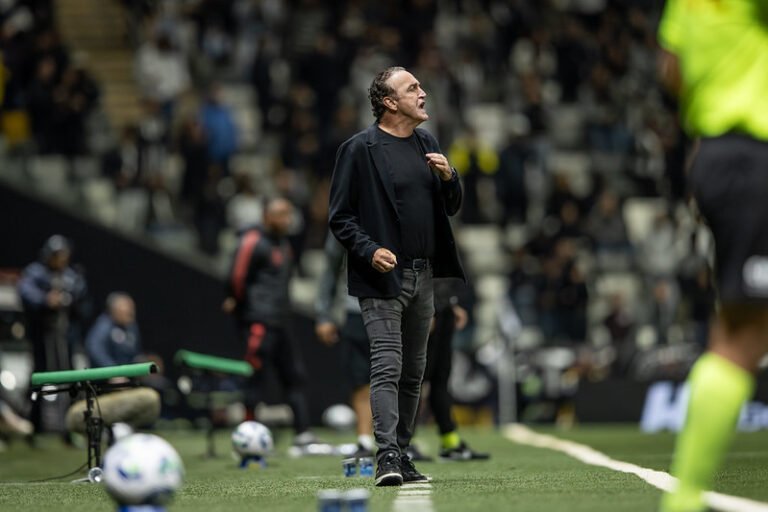 Cuca analisa desempenho ofensivo do Atlético e projeta duelo diante o Flamengo: “É um jogo perigoso”