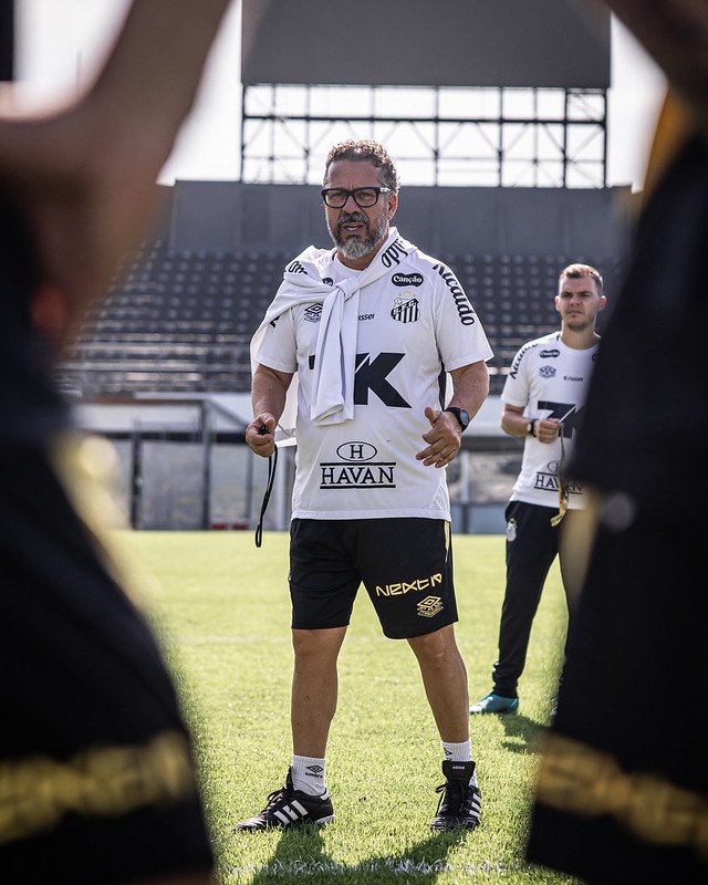 Jogando no Morumbis, Santos encara Juventude em busca de sair do Z4; Cléber Xavier balança no cargo