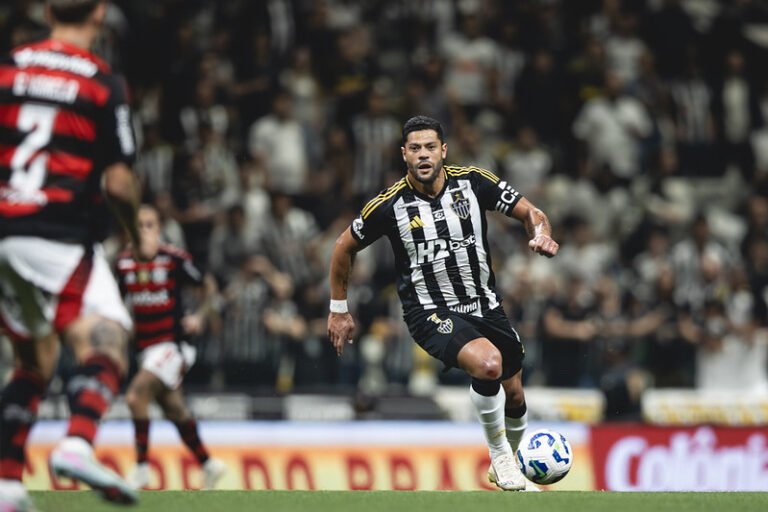 Hulk comenta ‘tretas’ com Wallace Yan e elogia jovem do Flamengo após classificação