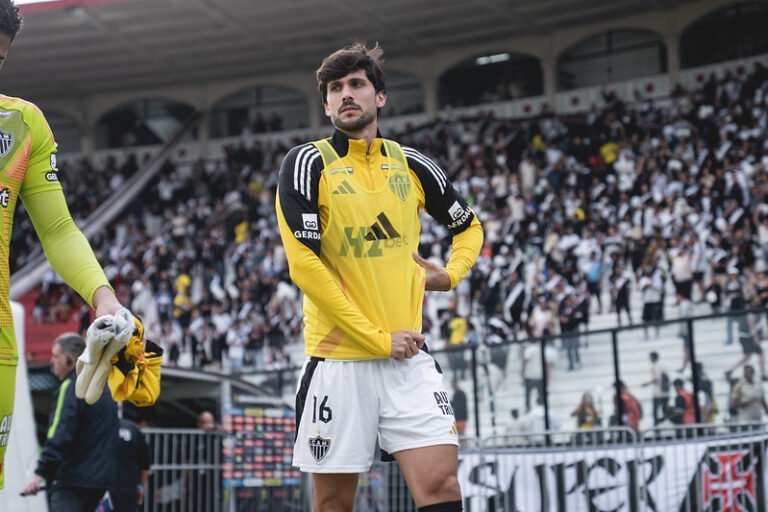 Fluminense atravessa São Paulo e avança pela contratação de Igor Rabello
