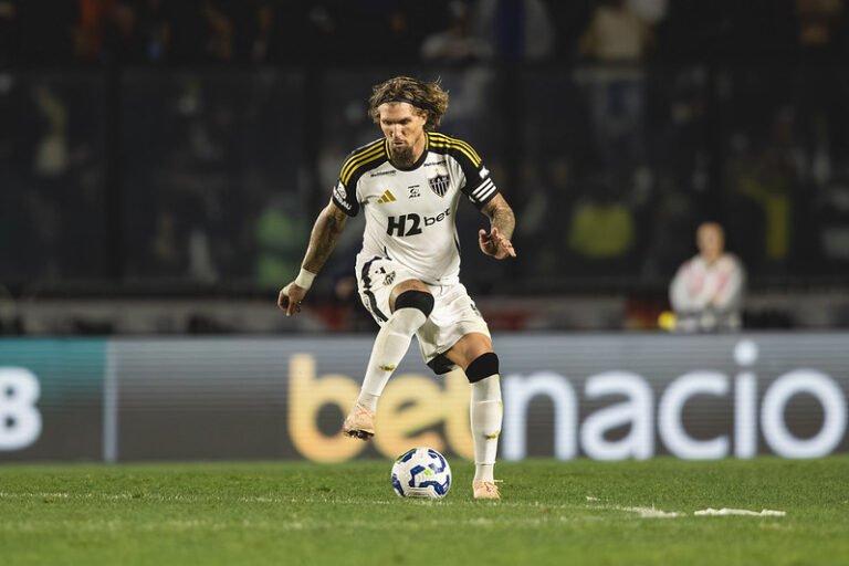 Cuca explica poucas oportunidades dadas a Ivan Román e elogia Lyanco: “Jogador completo”