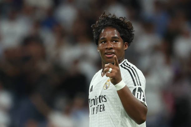 Endrick assume nova camisa no Real Madrid