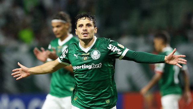 Com possível chegada de Enciso, Raphael Veiga pode deixar o Palmeiras em 2026