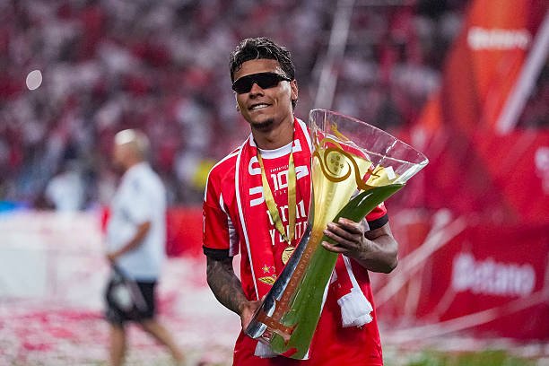 Ex-Palmeiras, Richard Ríos, conquista seu primeiro título pelo Benfica