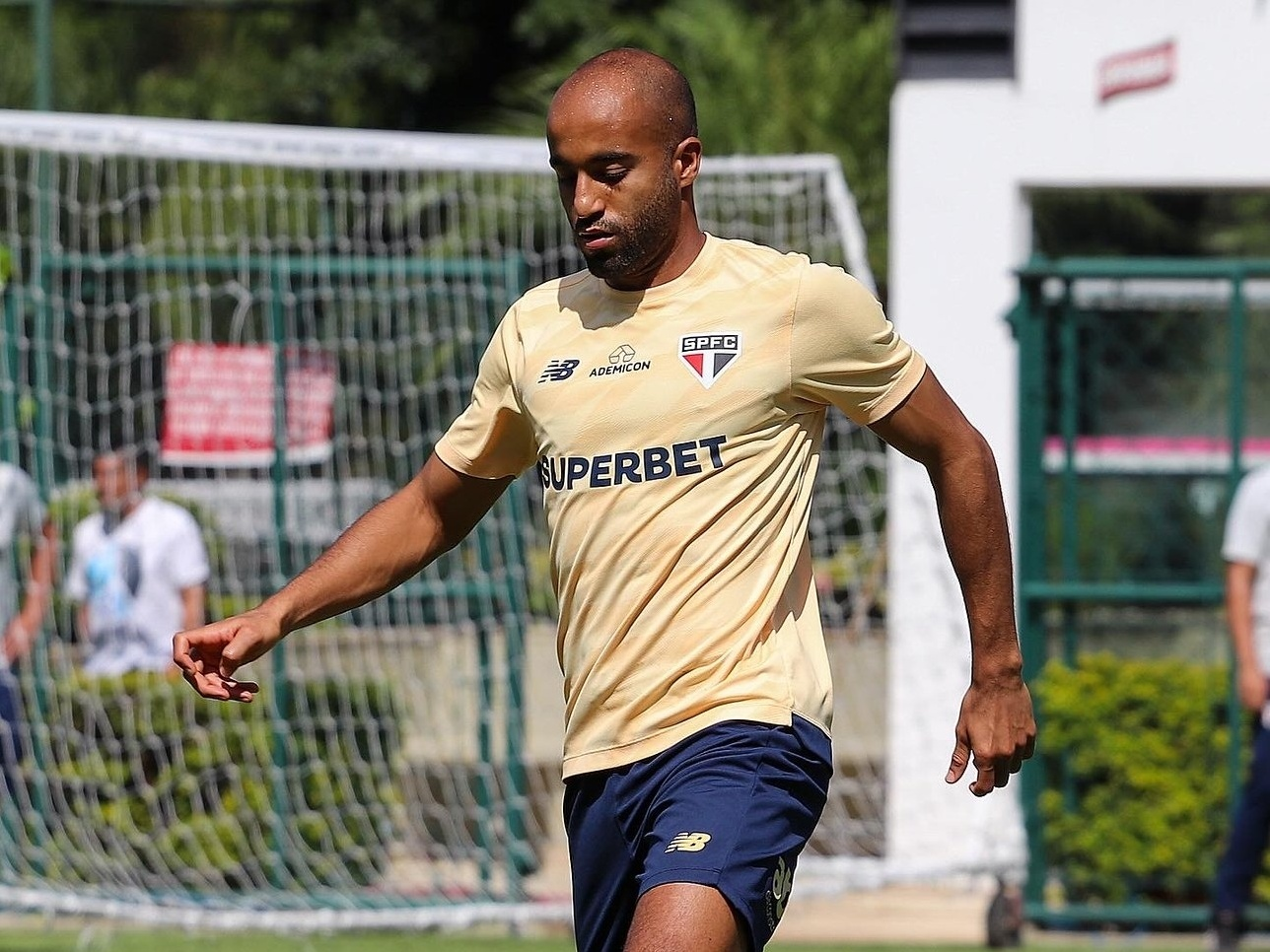 São Paulo deve ter Lucas Moura de volta contra o Vitória