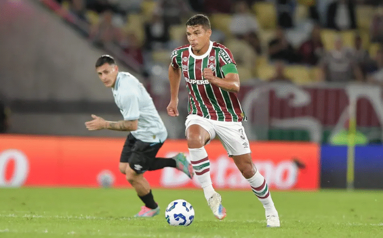 Thiago Silva tem lesão muscular e pode desfalcar Fluminense em jogos importantes