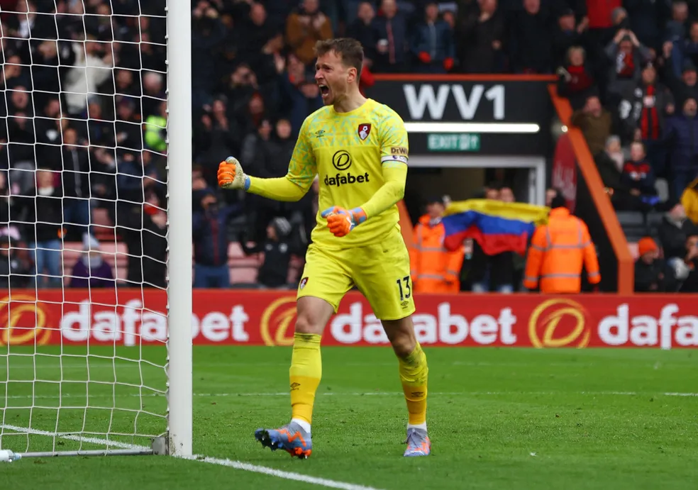 Botafogo encaminha contratação de Neto, que já rescindiu com o Bournemouth 