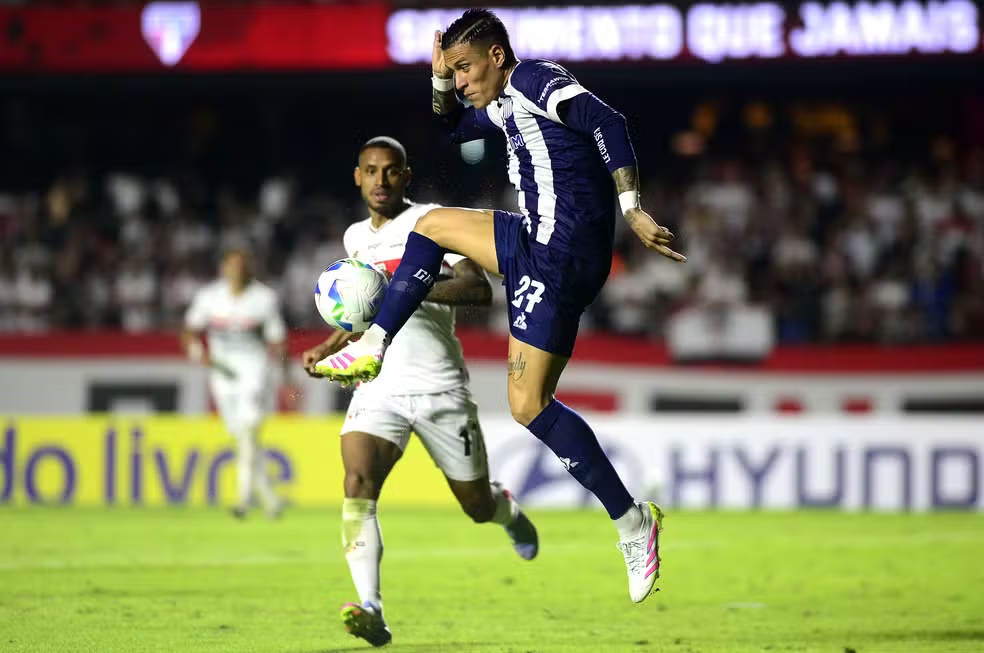 Paulo Bracks fala sobre negociações por Portilla e revela: “Não conseguimos destravar a negociação com o Talleres”