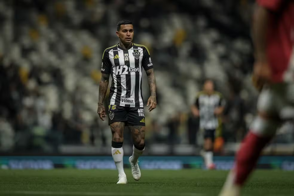 Dudu tem recurso negado pelo STJD e cumprirá suspensão por mais três jogos no Brasileirão