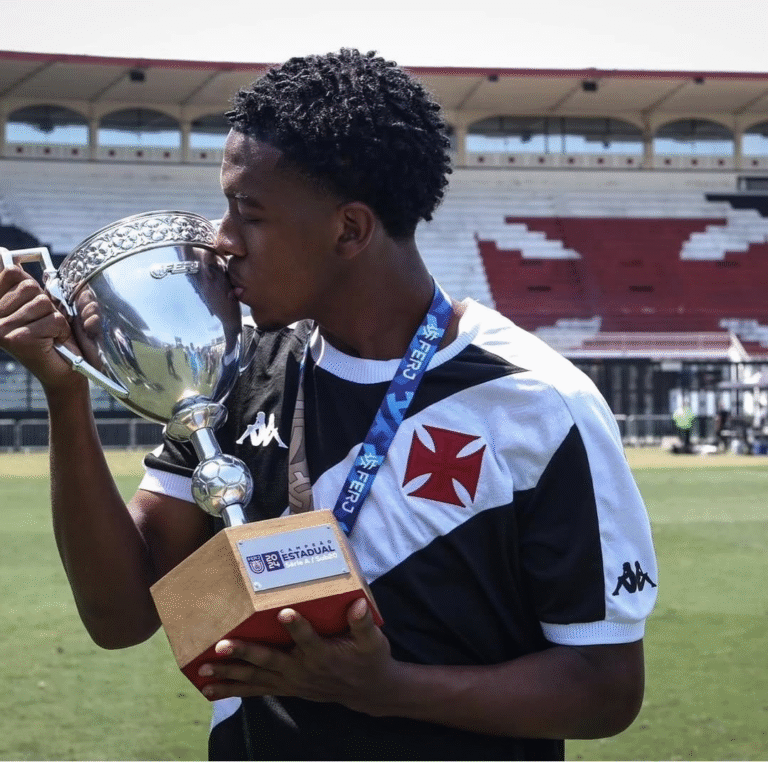 Atlético encaminha contratação de Igor Toledo, volante ex-Vasco da Gama e destaque do sub-20