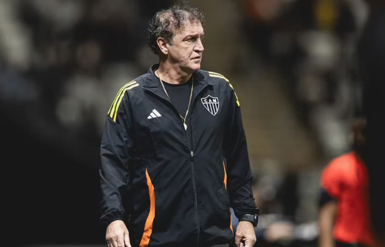 Cuca fala sobre saída de jogadores, lamenta resultado e assume responsabilidade pela má fase do Atlético